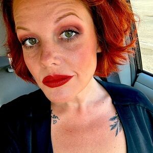 Meet your Posher, Joy